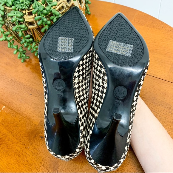 **SOLD** MICHAEL KORS Elisa Houndstooth Heels - Picture 10 of 10